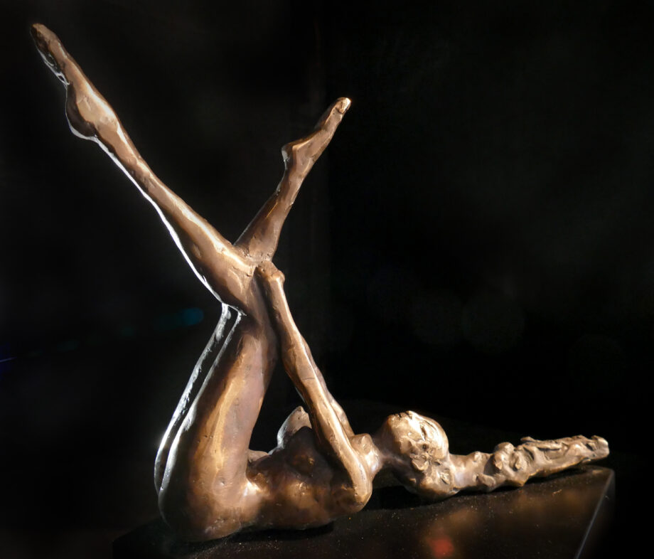 Resting, wood, bronze, taunokangro, sculpture, bronzesculpture, nude